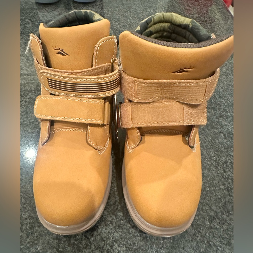 Kids Deer Stags Tan Boots with Velcro Straps. Waterproof. Youth Size 3. NWT